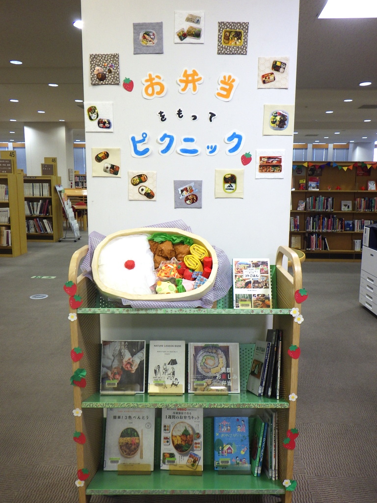 『お弁当をもってピクニック』展示画像