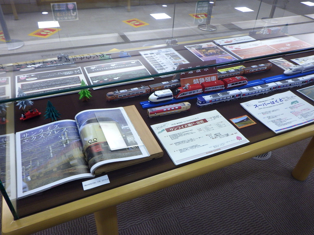 「特急列車」展示画像3