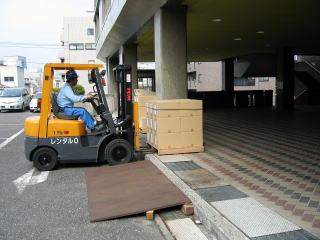 図書資料の移動写真２